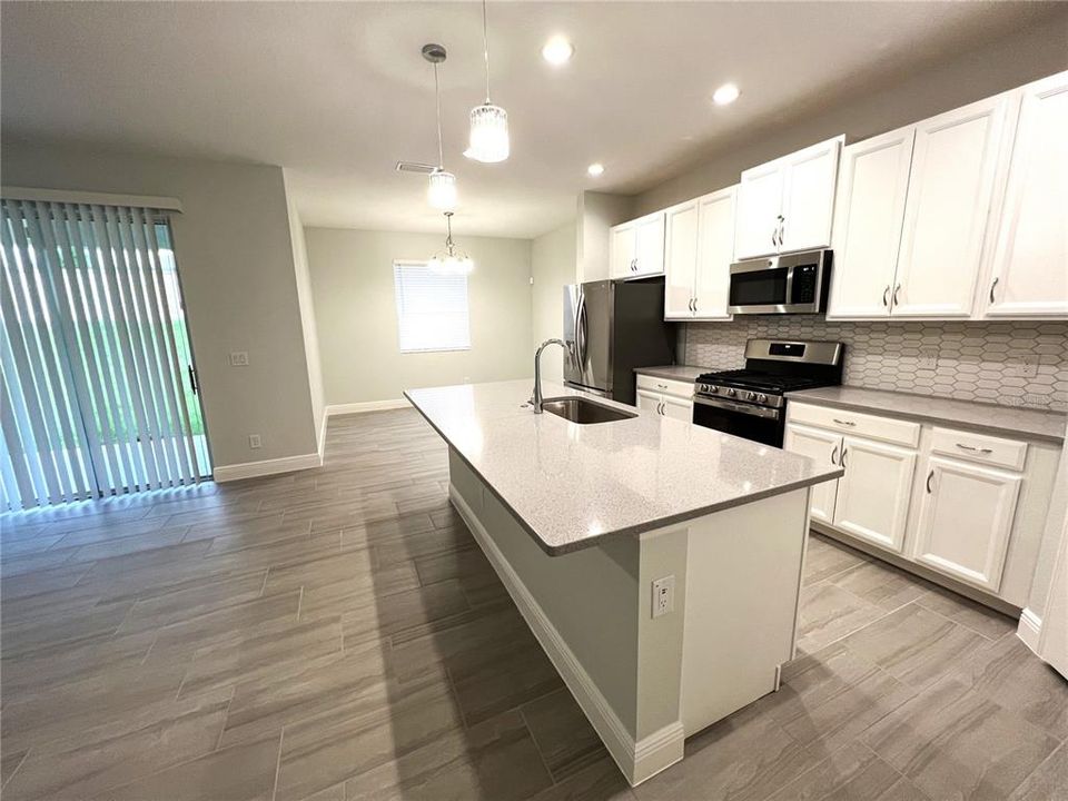 For Rent: $2,600 (4 beds, 2 baths, 1850 Square Feet)