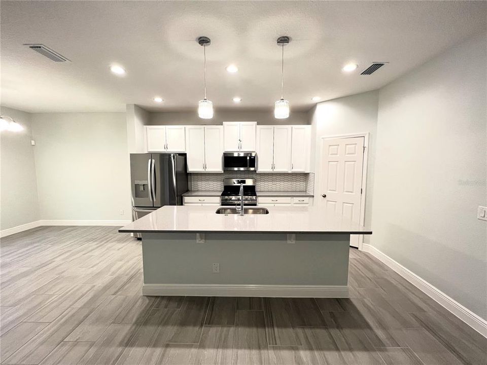 For Rent: $2,600 (4 beds, 2 baths, 1850 Square Feet)