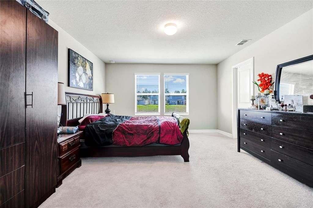 待售: $399,000 (4 贝兹, 3 浴室, 2208 平方英尺)