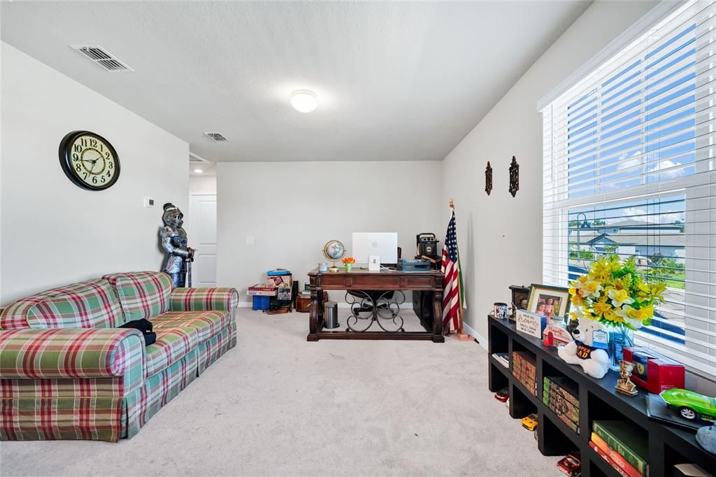 待售: $399,000 (4 贝兹, 3 浴室, 2208 平方英尺)