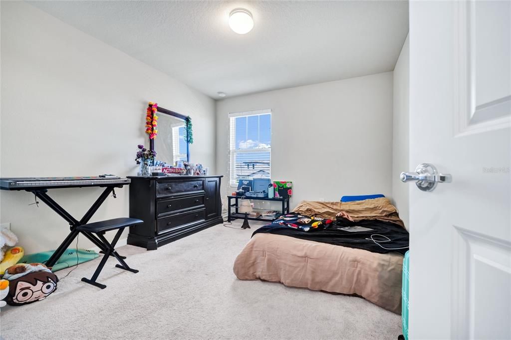 待售: $399,000 (4 贝兹, 3 浴室, 2208 平方英尺)