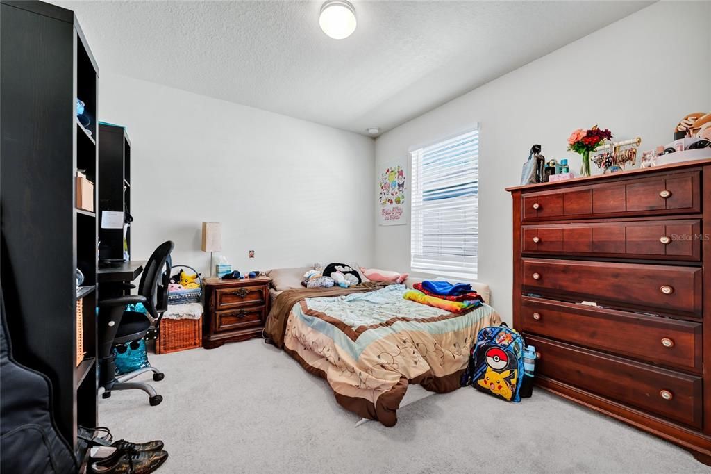 待售: $399,000 (4 贝兹, 3 浴室, 2208 平方英尺)