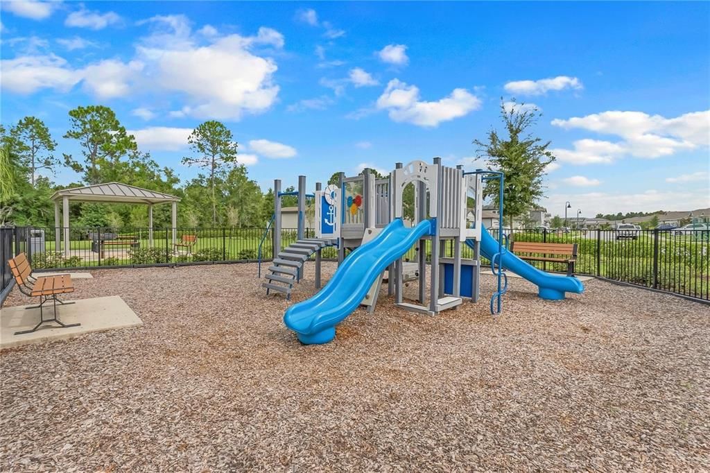 待售: $399,000 (4 贝兹, 3 浴室, 2208 平方英尺)