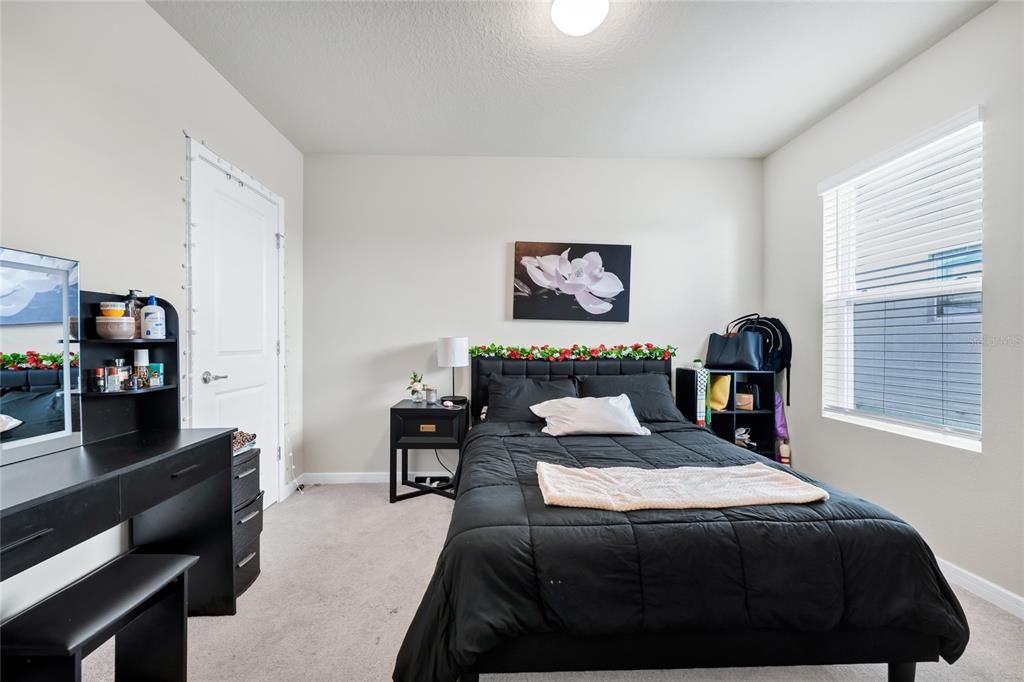 待售: $399,000 (4 贝兹, 3 浴室, 2208 平方英尺)