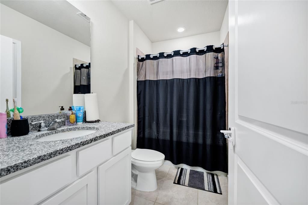 待售: $399,000 (4 贝兹, 3 浴室, 2208 平方英尺)