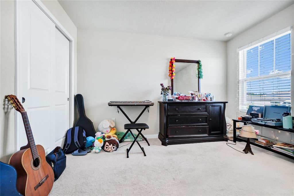 待售: $399,000 (4 贝兹, 3 浴室, 2208 平方英尺)