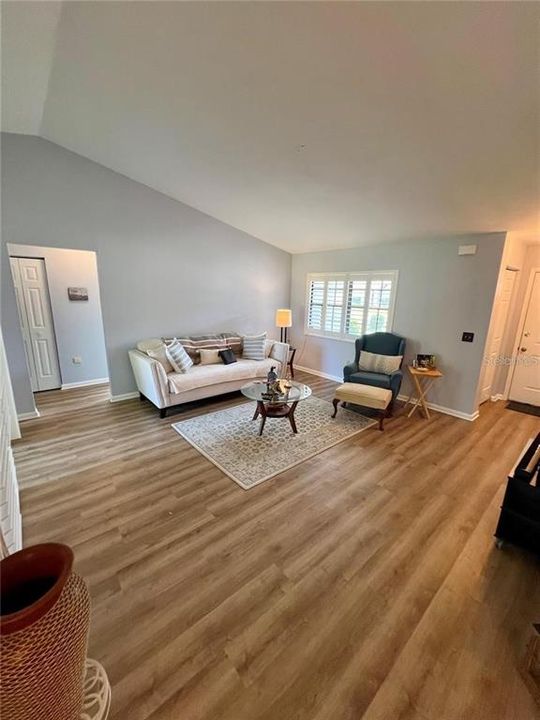 For Sale: $279,900 (3 beds, 2 baths, 1322 Square Feet)