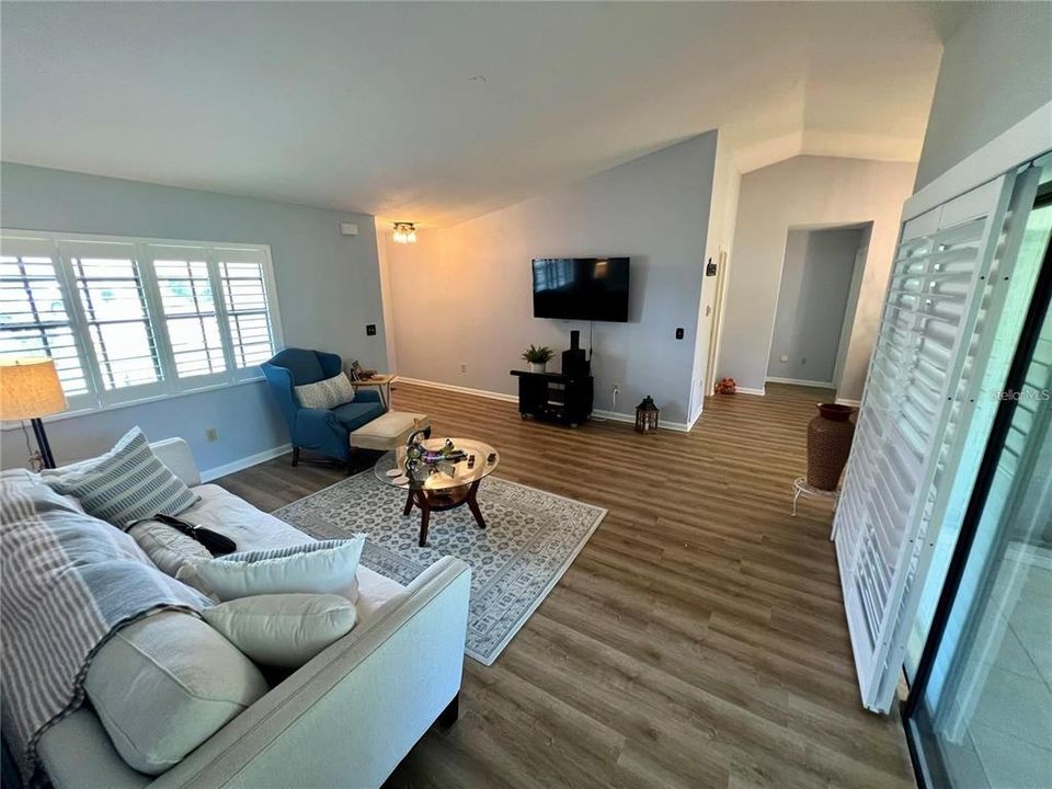 For Sale: $279,900 (3 beds, 2 baths, 1322 Square Feet)