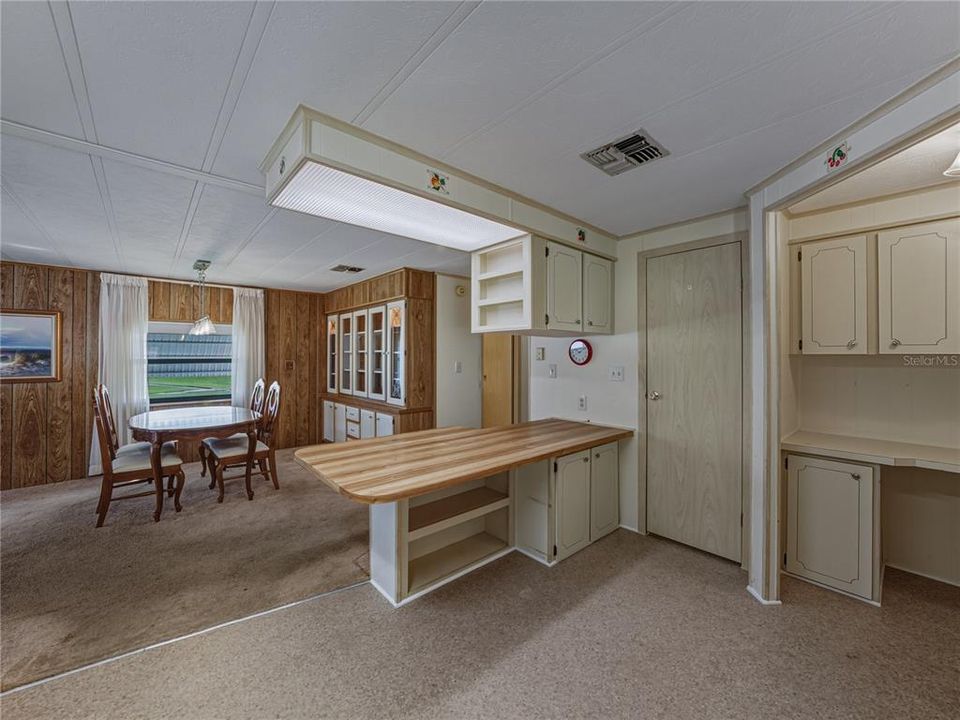 For Sale: $159,900 (2 beds, 2 baths, 1296 Square Feet)