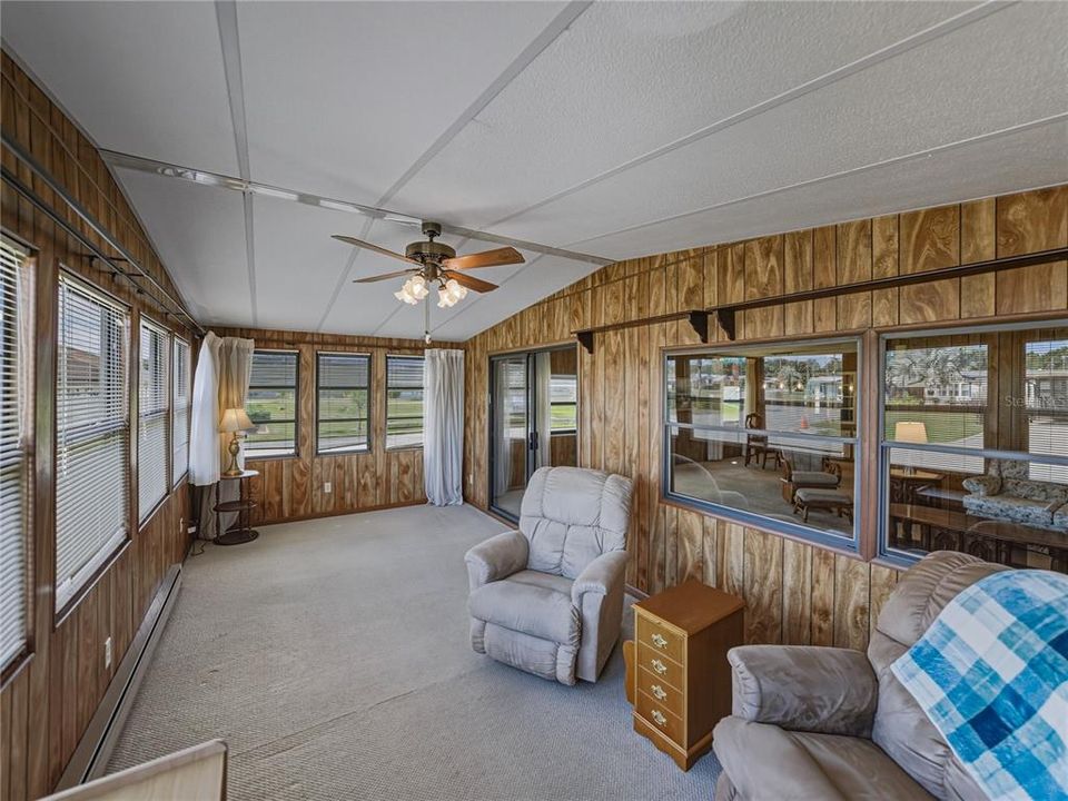 For Sale: $159,900 (2 beds, 2 baths, 1296 Square Feet)