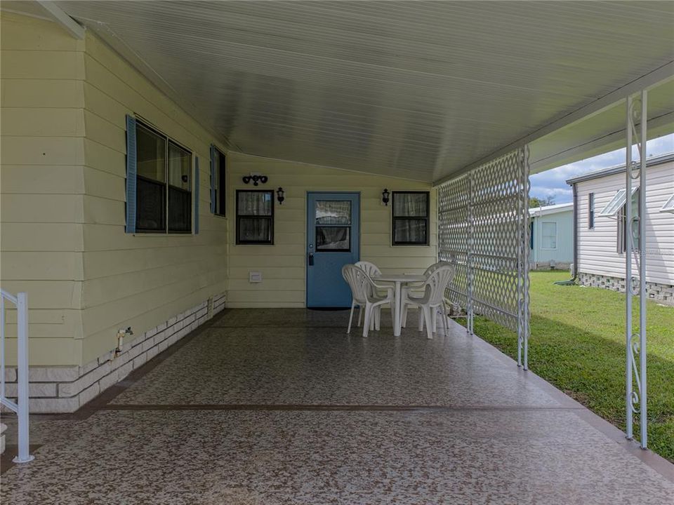 For Sale: $159,900 (2 beds, 2 baths, 1296 Square Feet)