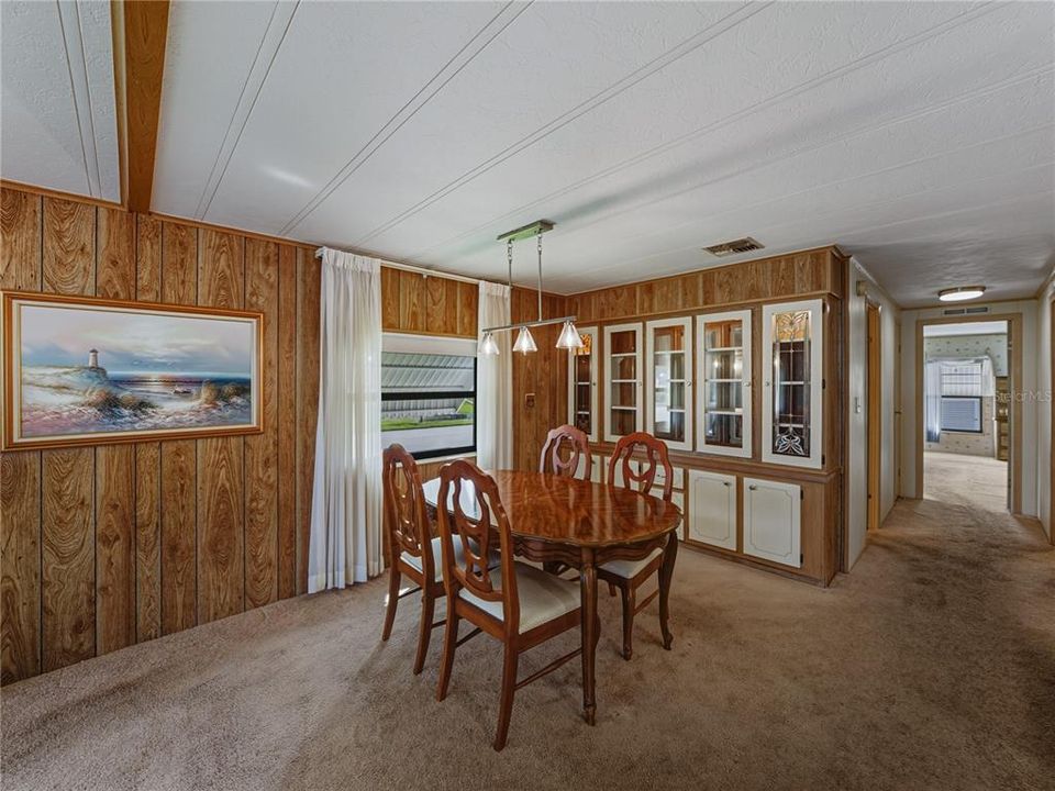 For Sale: $159,900 (2 beds, 2 baths, 1296 Square Feet)