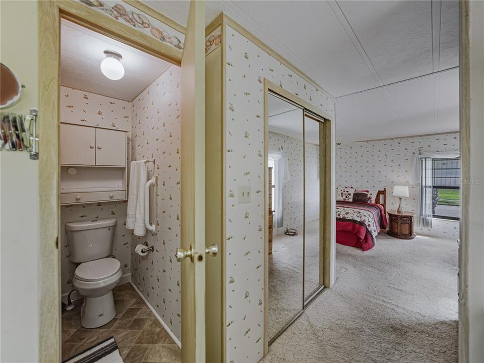 For Sale: $159,900 (2 beds, 2 baths, 1296 Square Feet)