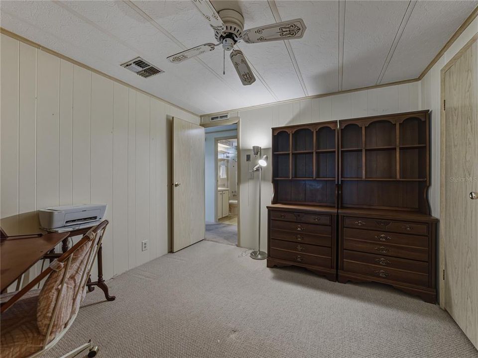 For Sale: $159,900 (2 beds, 2 baths, 1296 Square Feet)