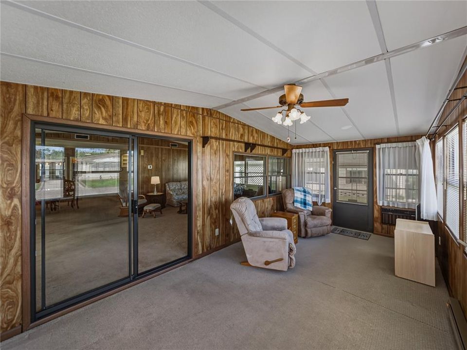 For Sale: $159,900 (2 beds, 2 baths, 1296 Square Feet)