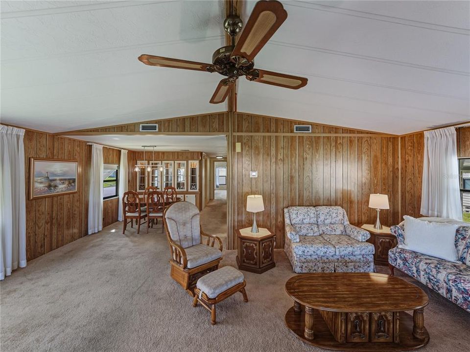 For Sale: $159,900 (2 beds, 2 baths, 1296 Square Feet)