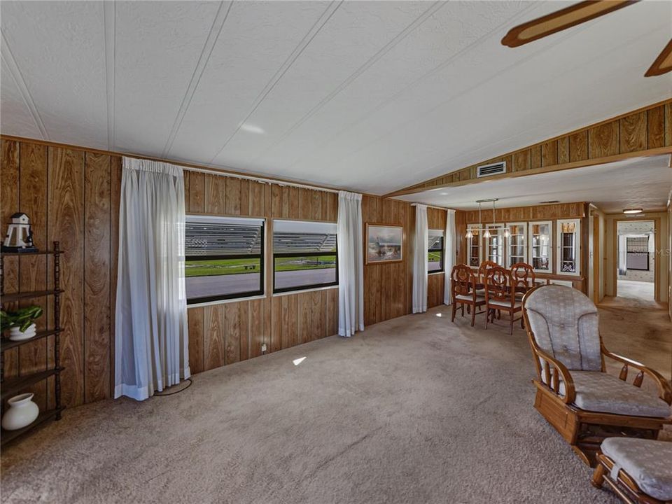 For Sale: $159,900 (2 beds, 2 baths, 1296 Square Feet)