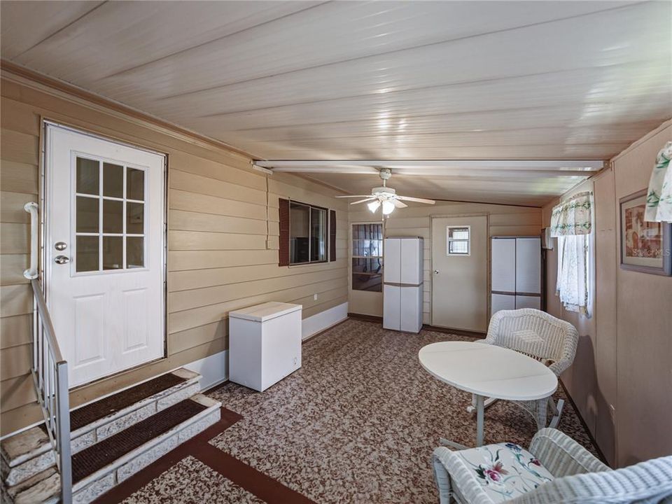 For Sale: $159,900 (2 beds, 2 baths, 1296 Square Feet)