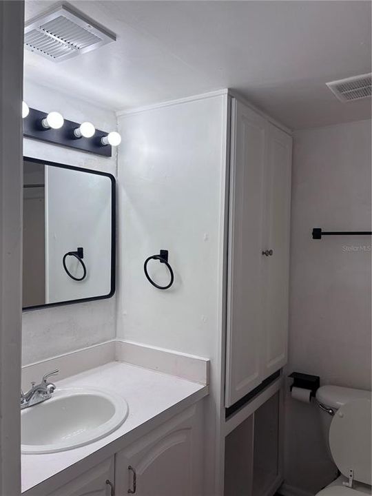 Под контрактом: $1,200 (1 спален, 1 ванн, 496 Квадратных фут)