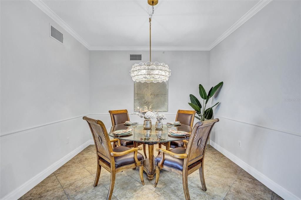 En Venta: $839,000 (3 camas, 2 baños, 2306 Pies cuadrados)