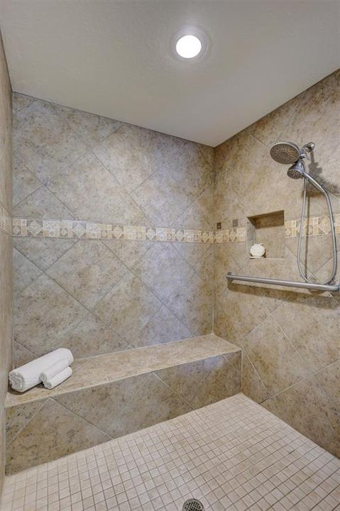 En Venta: $839,000 (3 camas, 2 baños, 2306 Pies cuadrados)