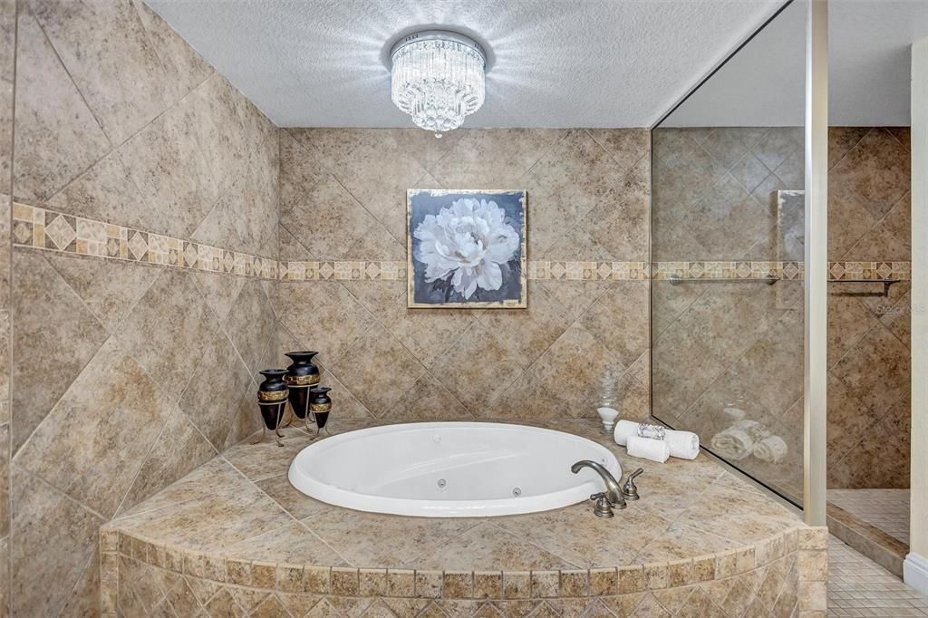 En Venta: $839,000 (3 camas, 2 baños, 2306 Pies cuadrados)