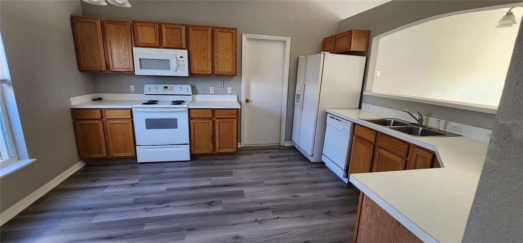 出租: $1,900 (3 贝兹, 2 浴室, 1368 平方英尺)