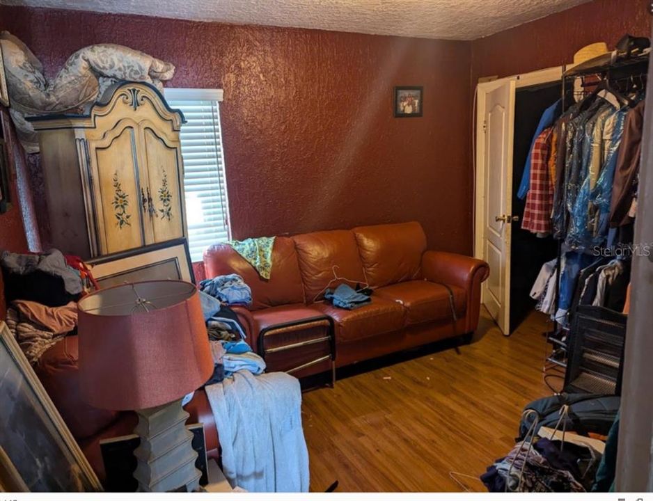 For Sale: $349,900 (4 beds, 2 baths, 1520 Square Feet)