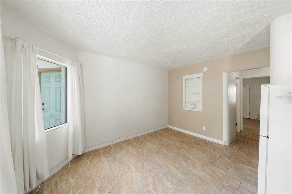 For Rent: $1,075 (1 beds, 1 baths, 400 Square Feet)