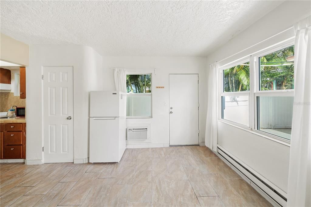 For Rent: $1,075 (1 beds, 1 baths, 400 Square Feet)