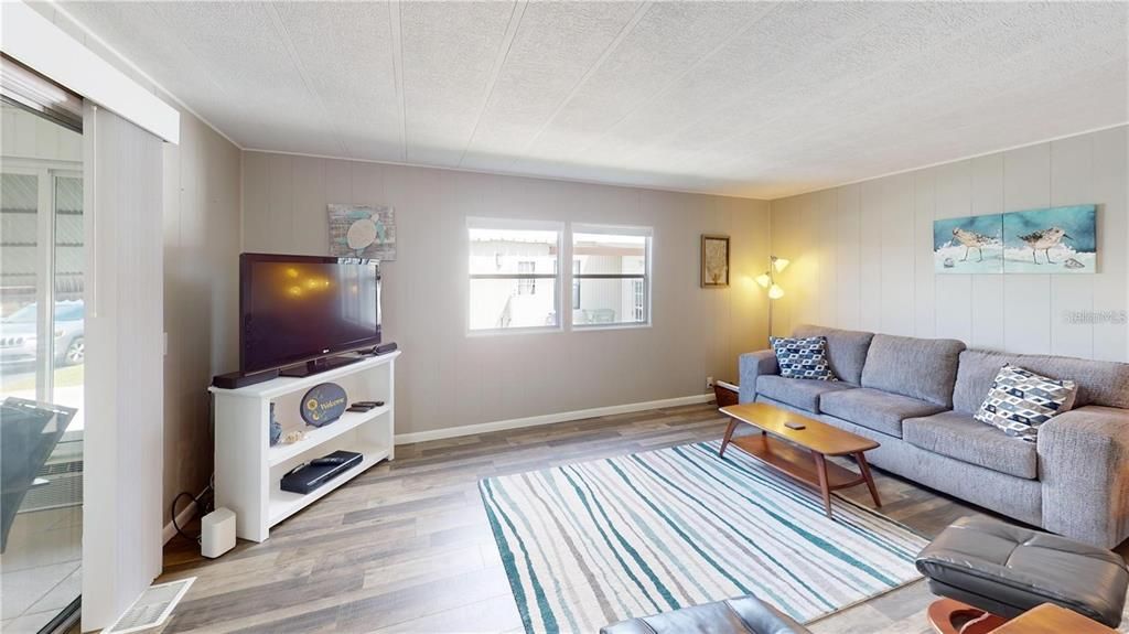 待售: $189,000 (2 贝兹, 2 浴室, 1120 平方英尺)