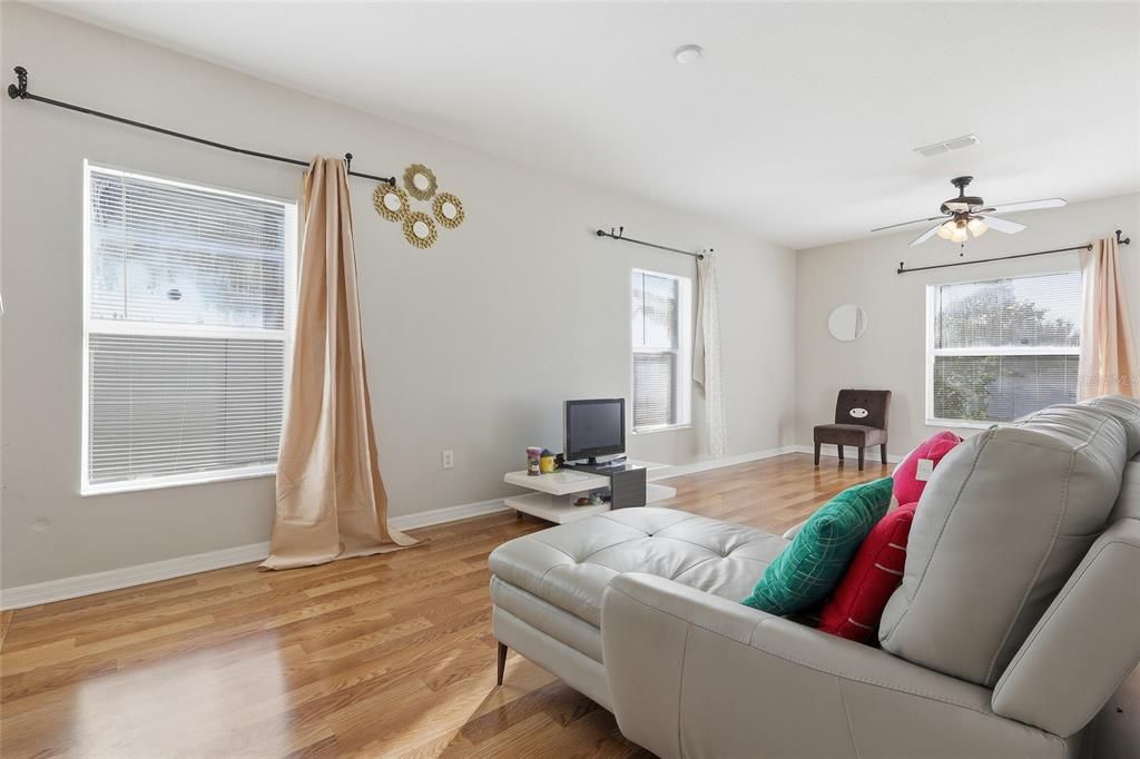 For Sale: $290,000 (3 beds, 2 baths, 1588 Square Feet)