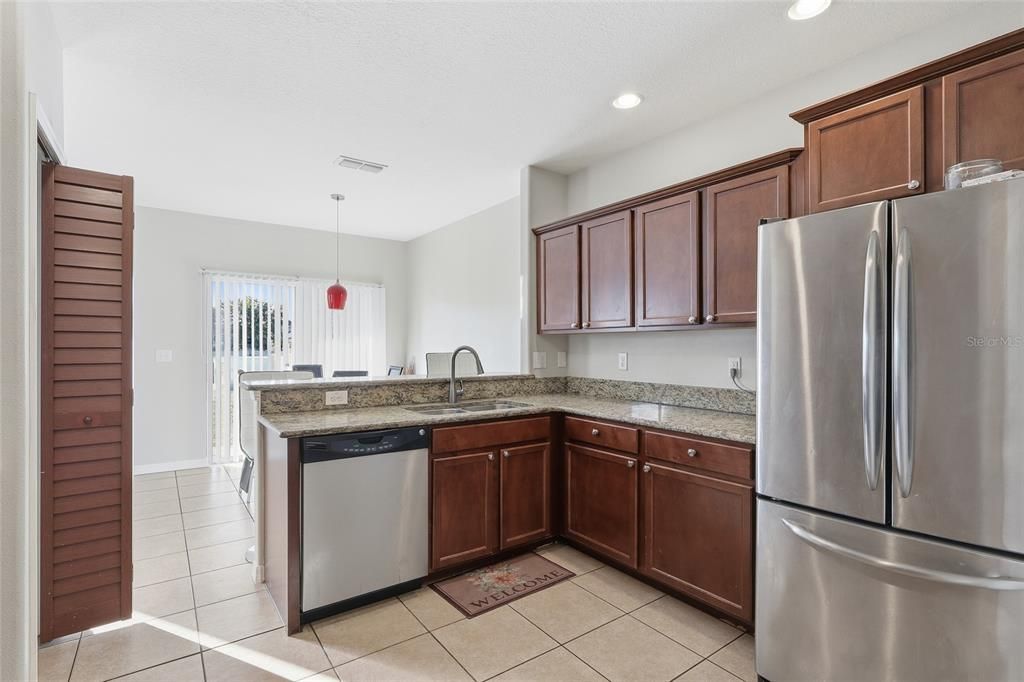 For Sale: $290,000 (3 beds, 2 baths, 1588 Square Feet)