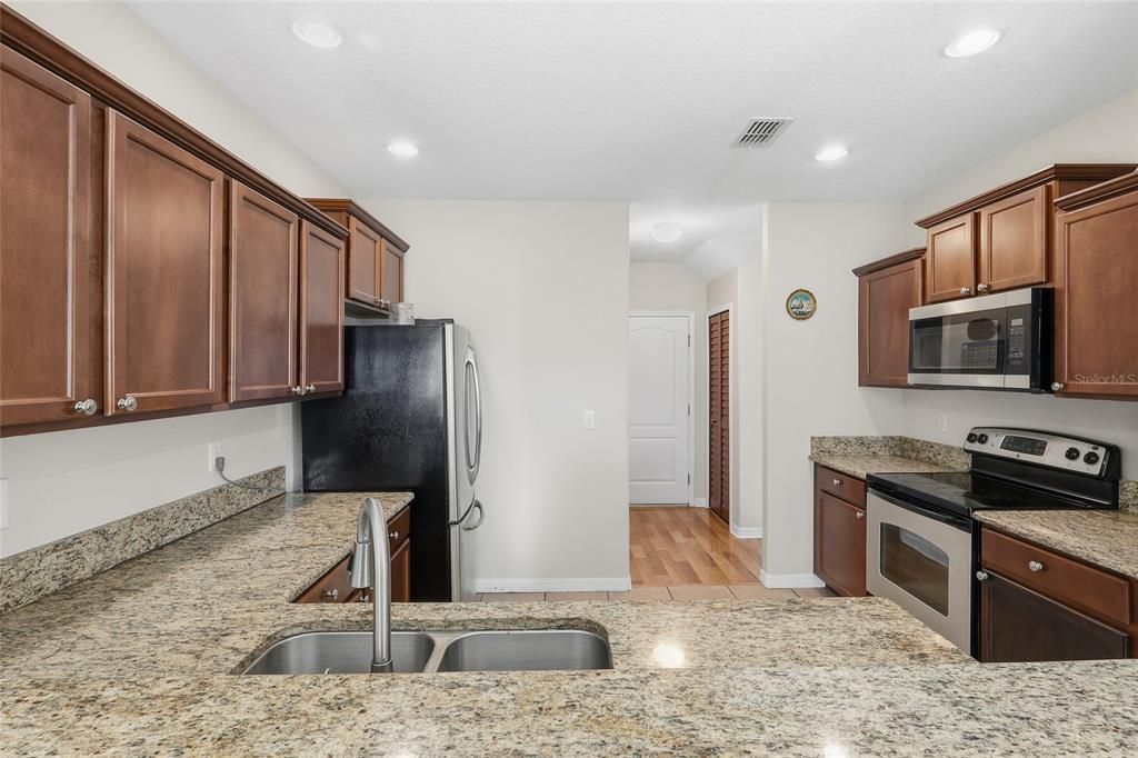 For Sale: $290,000 (3 beds, 2 baths, 1588 Square Feet)