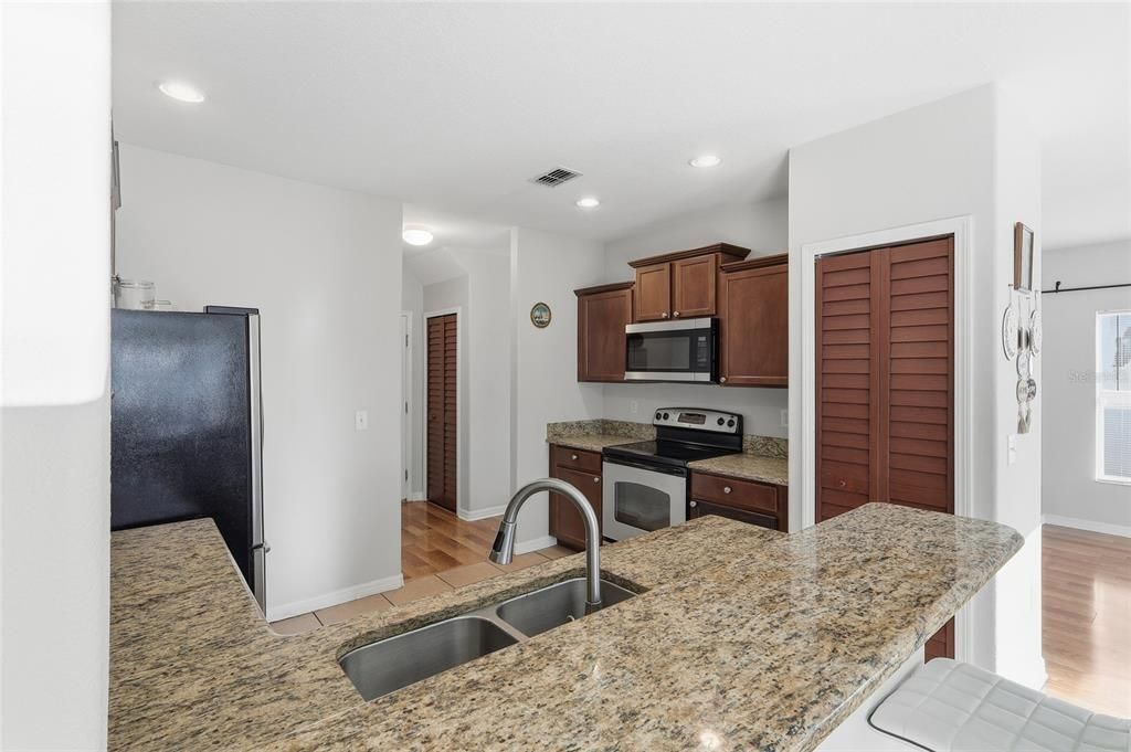 For Sale: $290,000 (3 beds, 2 baths, 1588 Square Feet)