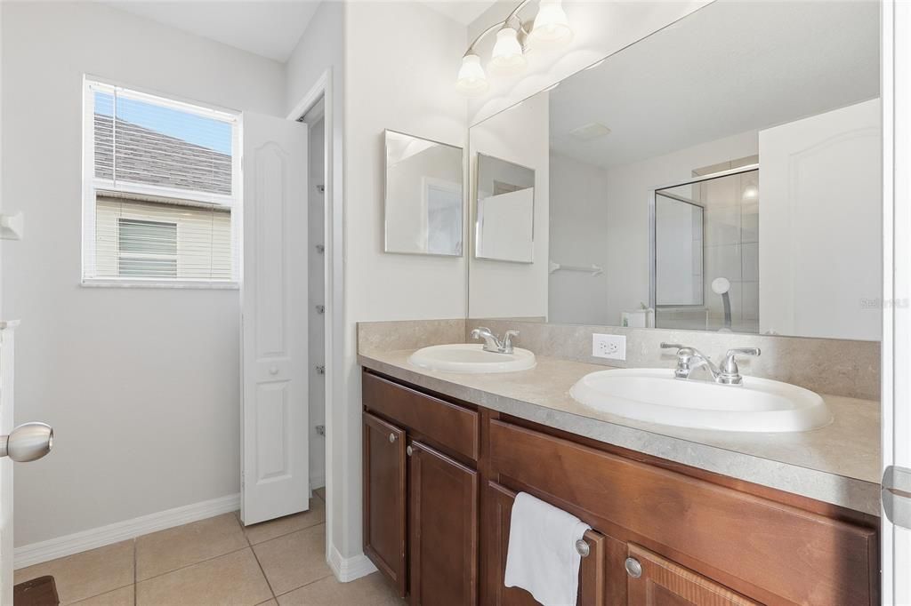 For Sale: $290,000 (3 beds, 2 baths, 1588 Square Feet)