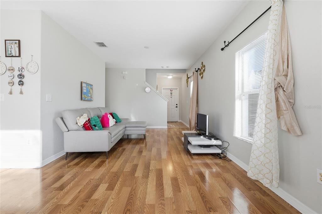 For Sale: $290,000 (3 beds, 2 baths, 1588 Square Feet)