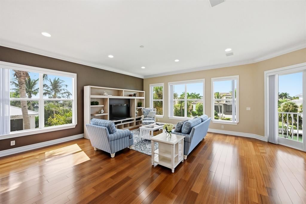 Activo con contrato: $5,295,000 (5 camas, 5 baños, 5240 Pies cuadrados)