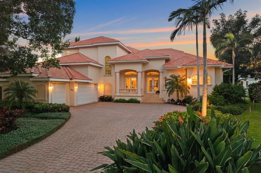 Activo con contrato: $5,295,000 (5 camas, 5 baños, 5240 Pies cuadrados)