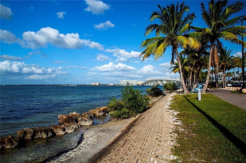 Activo con contrato: $5,295,000 (5 camas, 5 baños, 5240 Pies cuadrados)