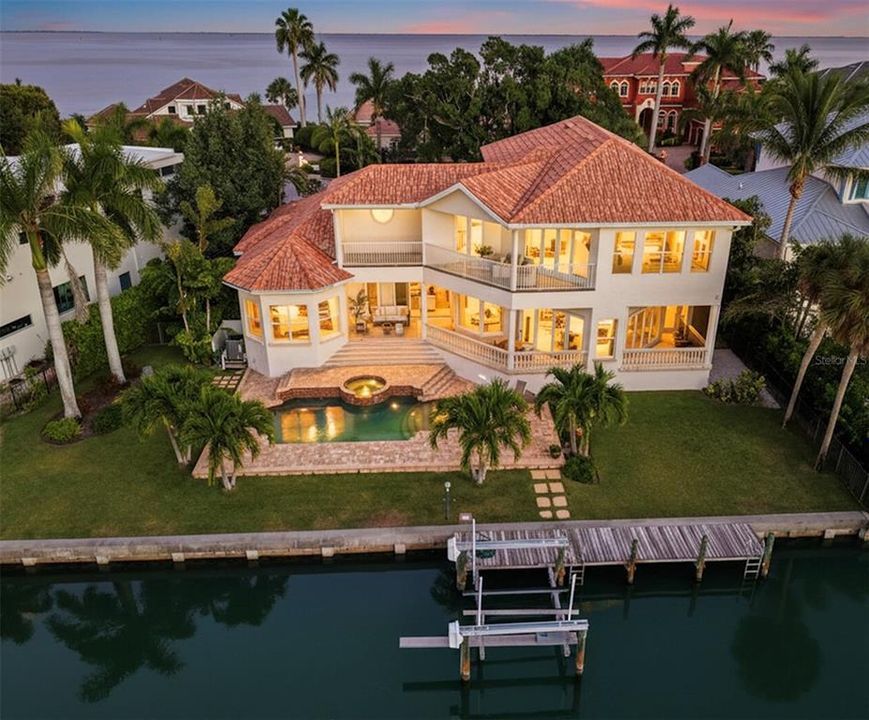 Activo con contrato: $5,295,000 (5 camas, 5 baños, 5240 Pies cuadrados)