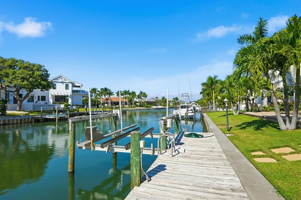 Activo con contrato: $5,295,000 (5 camas, 5 baños, 5240 Pies cuadrados)