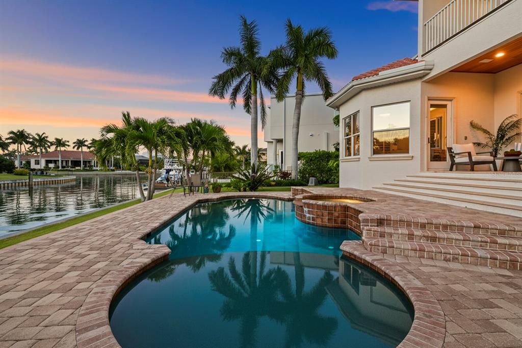 Activo con contrato: $5,295,000 (5 camas, 5 baños, 5240 Pies cuadrados)