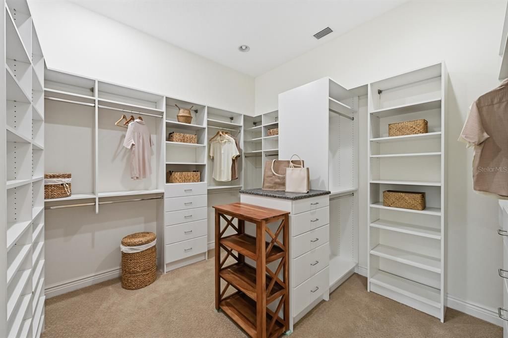 Activo con contrato: $5,295,000 (5 camas, 5 baños, 5240 Pies cuadrados)