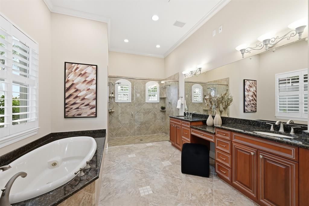 Activo con contrato: $5,295,000 (5 camas, 5 baños, 5240 Pies cuadrados)