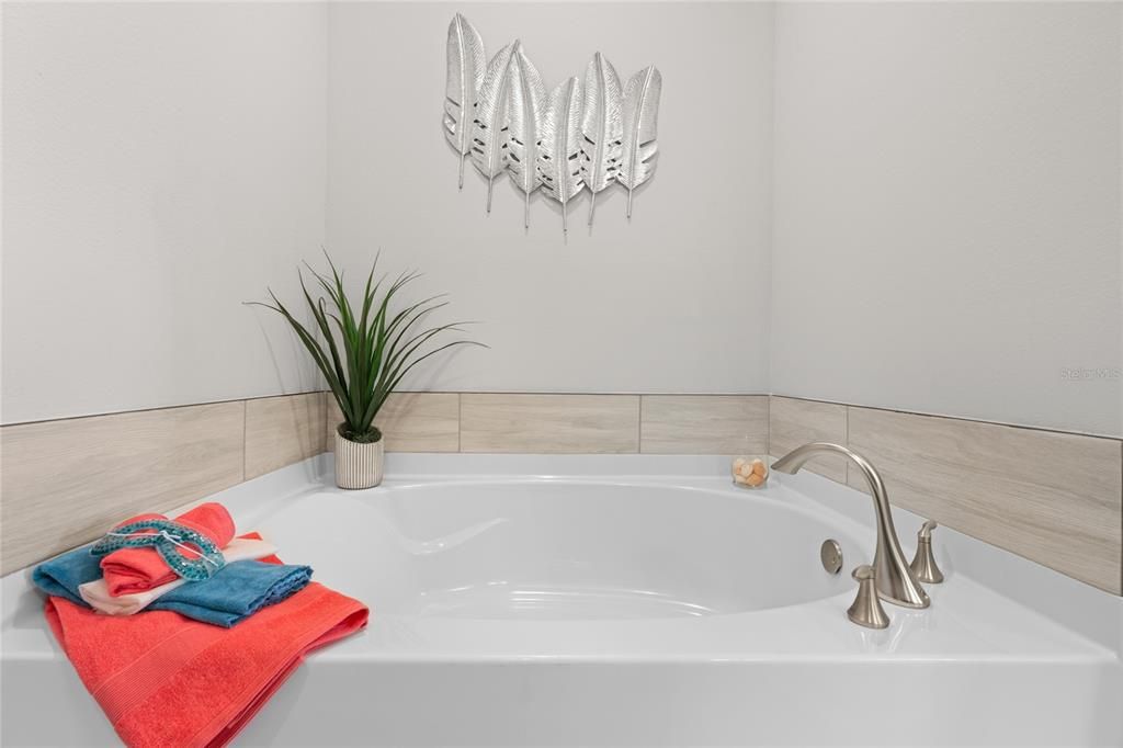 待售: $361,400 (4 贝兹, 2 浴室, 1635 平方英尺)