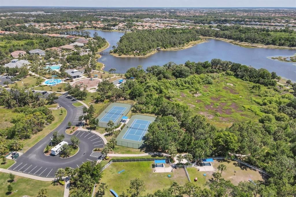 Activo con contrato: $450,000 (3 camas, 2 baños, 1874 Pies cuadrados)