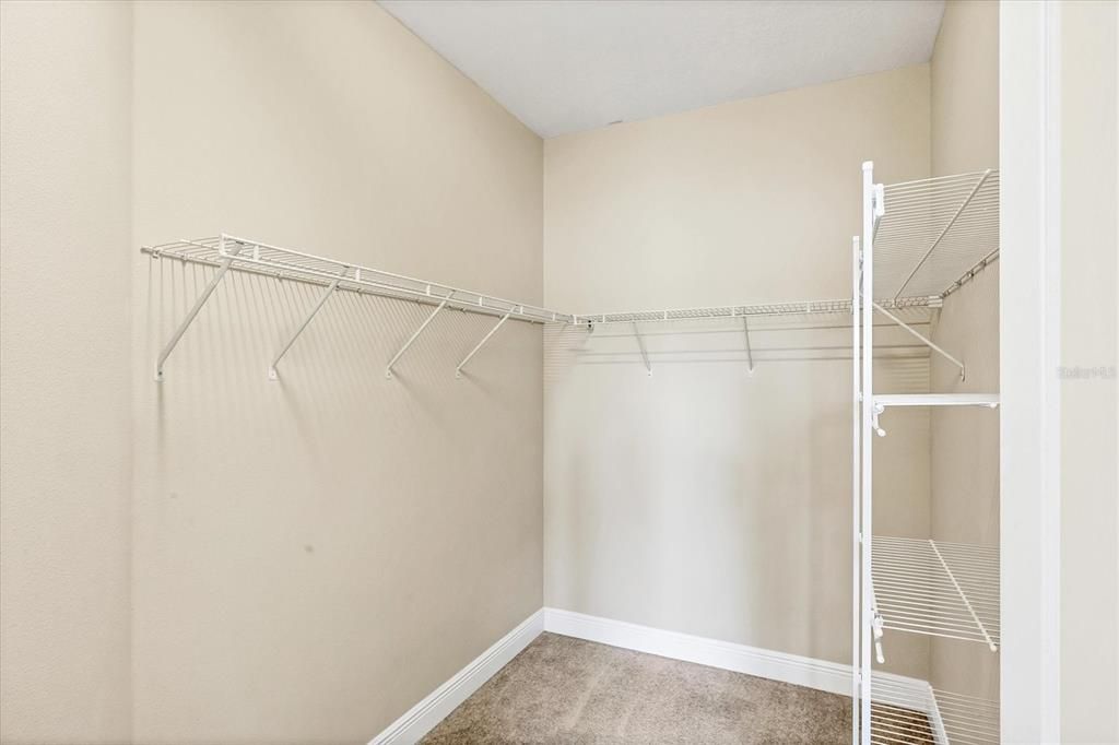 Activo con contrato: $450,000 (3 camas, 2 baños, 1874 Pies cuadrados)