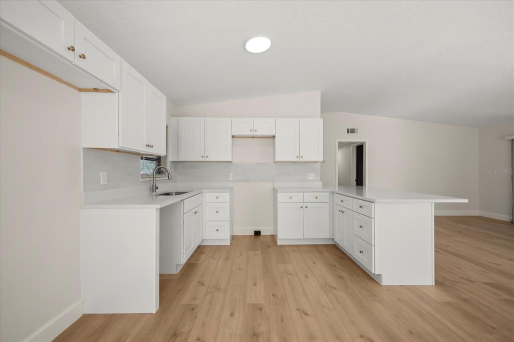 Active With Contract: $299,900 (3 beds, 2 baths, 1233 Square Feet)