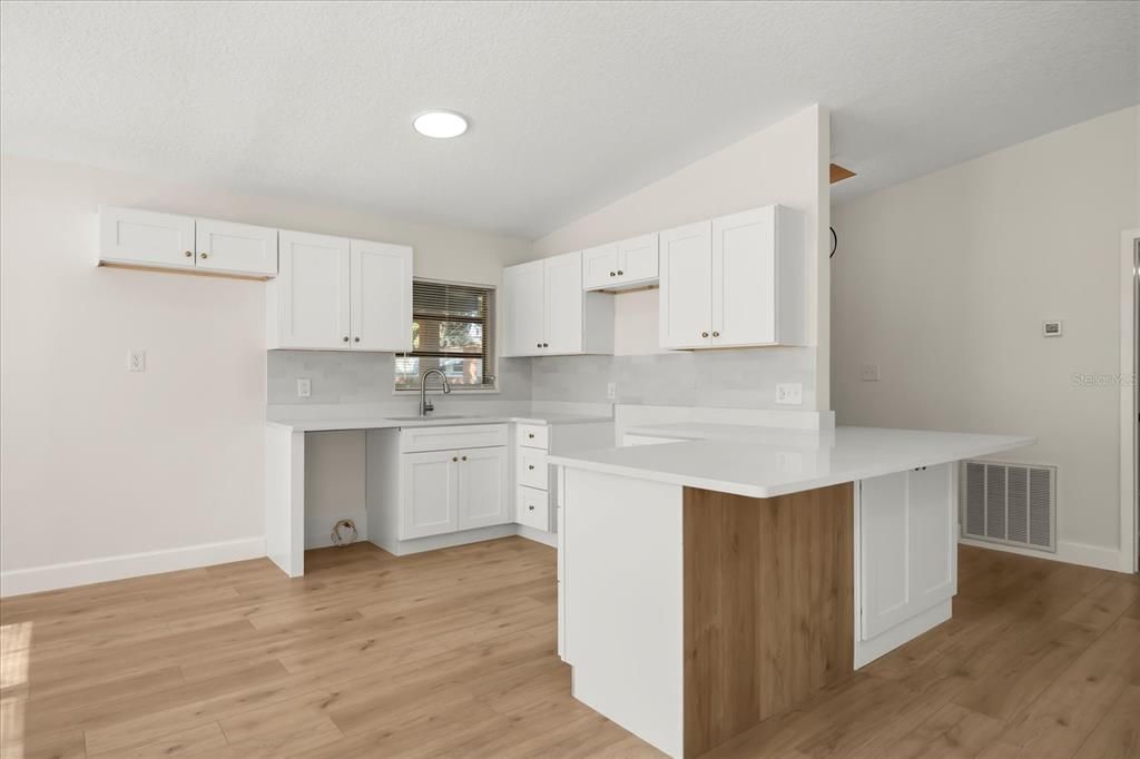 Active With Contract: $299,900 (3 beds, 2 baths, 1233 Square Feet)